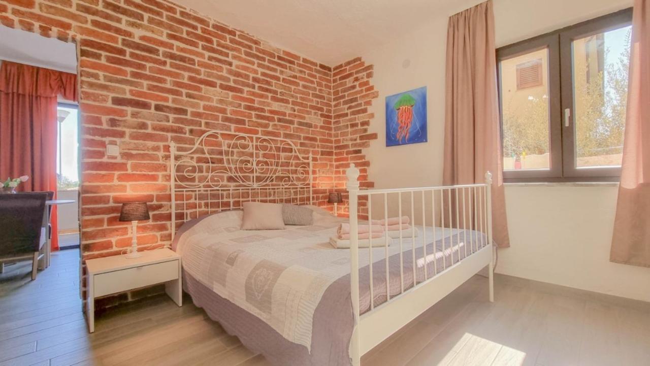 Enio Apartment Новиград Екстериор снимка