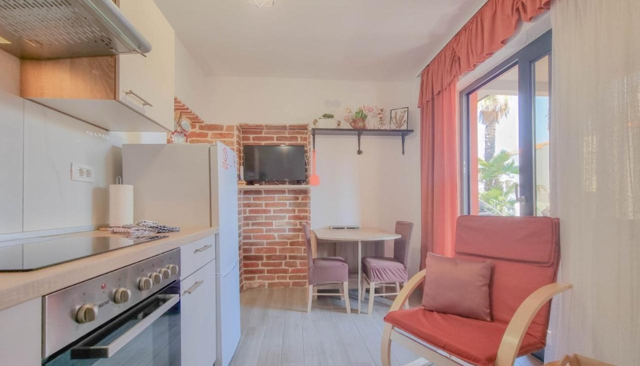 Enio Apartment Новиград Екстериор снимка