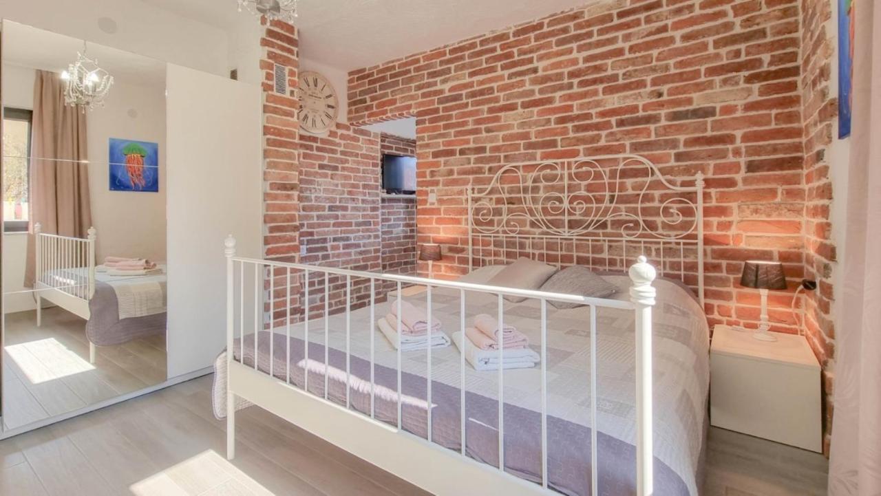 Enio Apartment Новиград Екстериор снимка