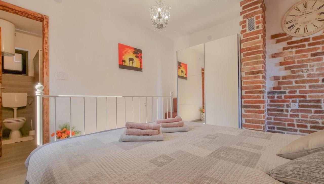 Enio Apartment Новиград Екстериор снимка