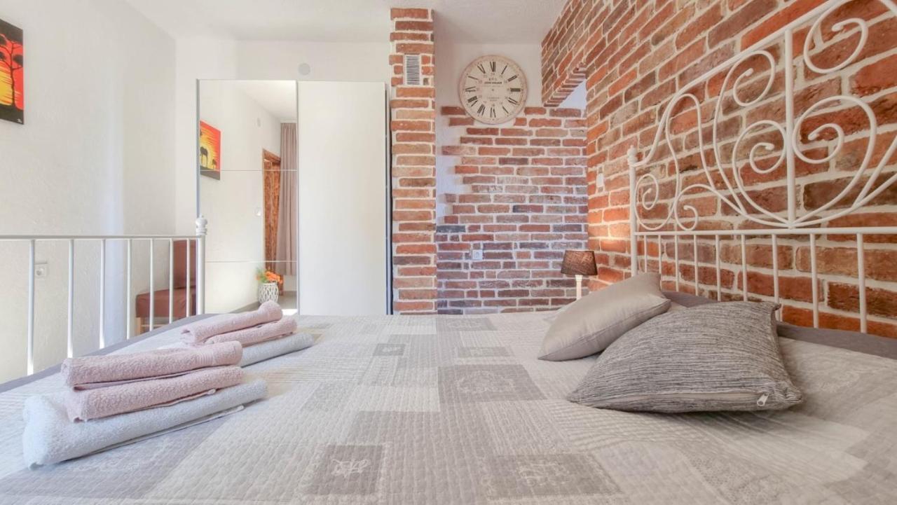 Enio Apartment Новиград Екстериор снимка